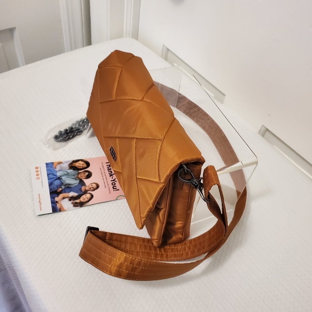 NWT Lug Plie Crossbody Bag Cappuccino Color Lightweight Interchangeable Straps - Picture 2 of 12